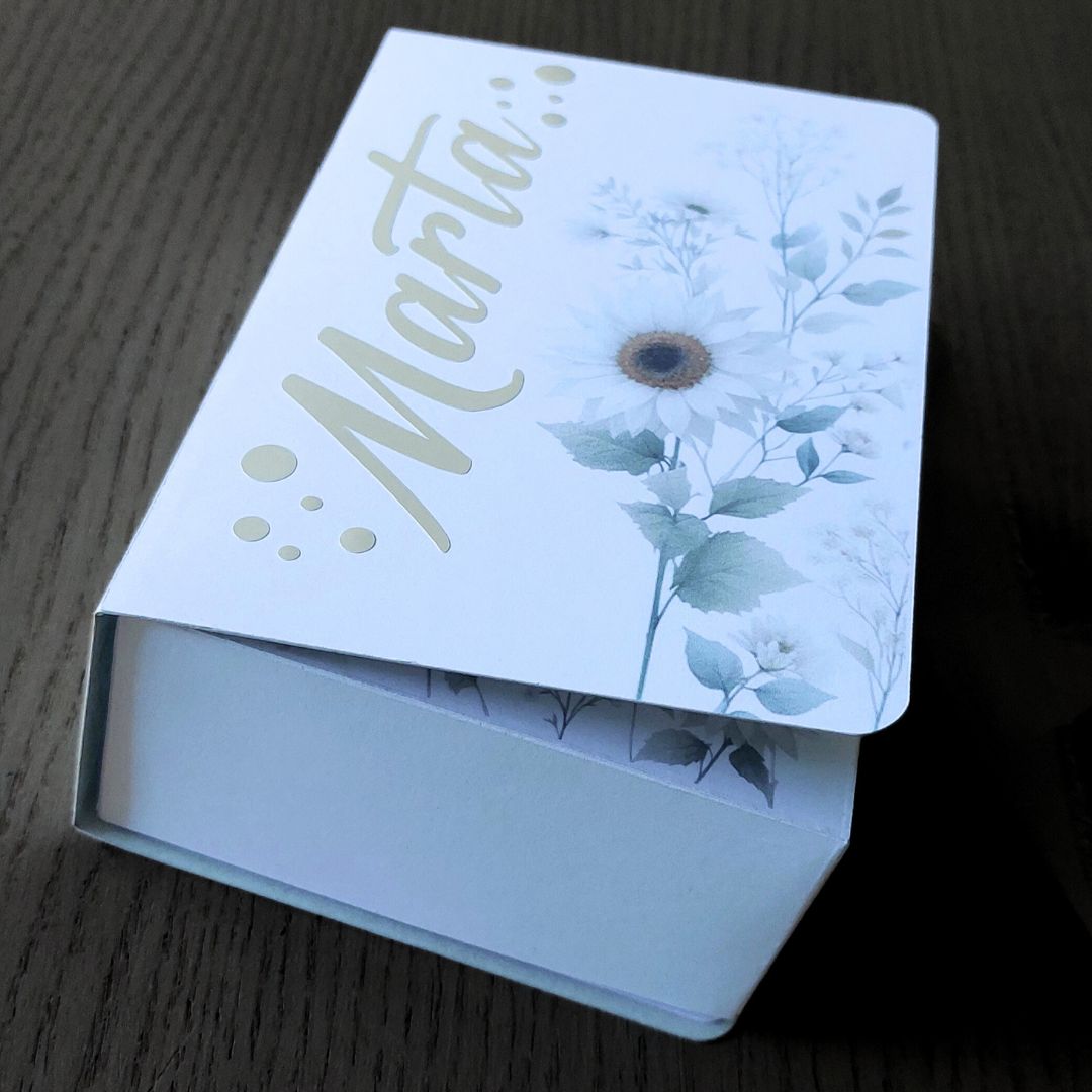 scatola e fioro di carta